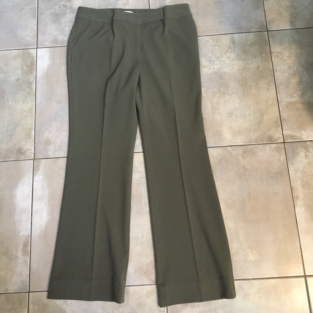 Double hook Olive green colored pants with pockets